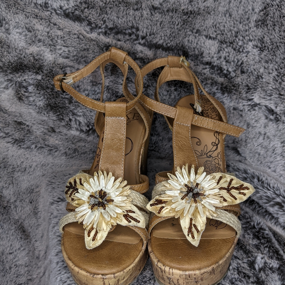 Flower wedge sandal